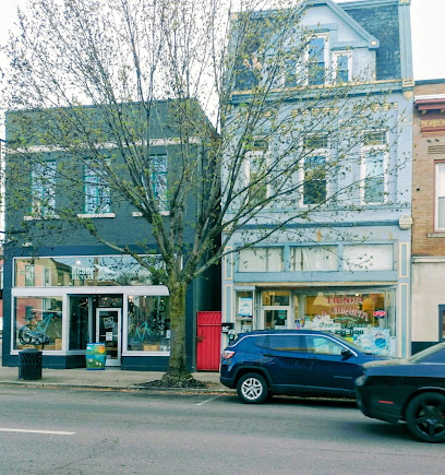 La Chiquita Grocery Store, Newport