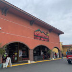 Las Montañas Supermarket en San Pablo